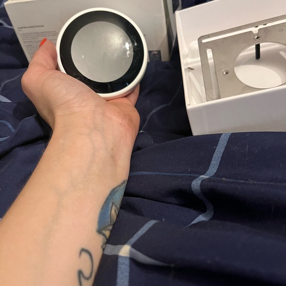 Google Nest Learning Thermostat - Picture 2 of 3